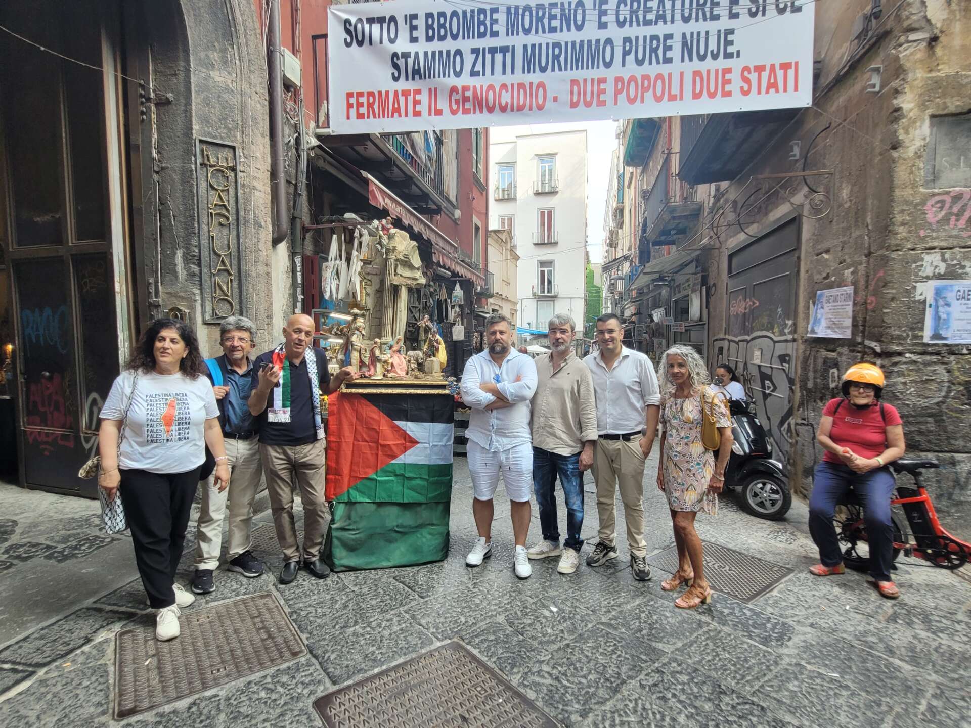 San Gregorio Armeno si schiera per la pace: la Natività diventa simbolo contro il genocidio San Gregorio Armeno si schiera per la pace: la Natività diventa simbolo contro il genocidio