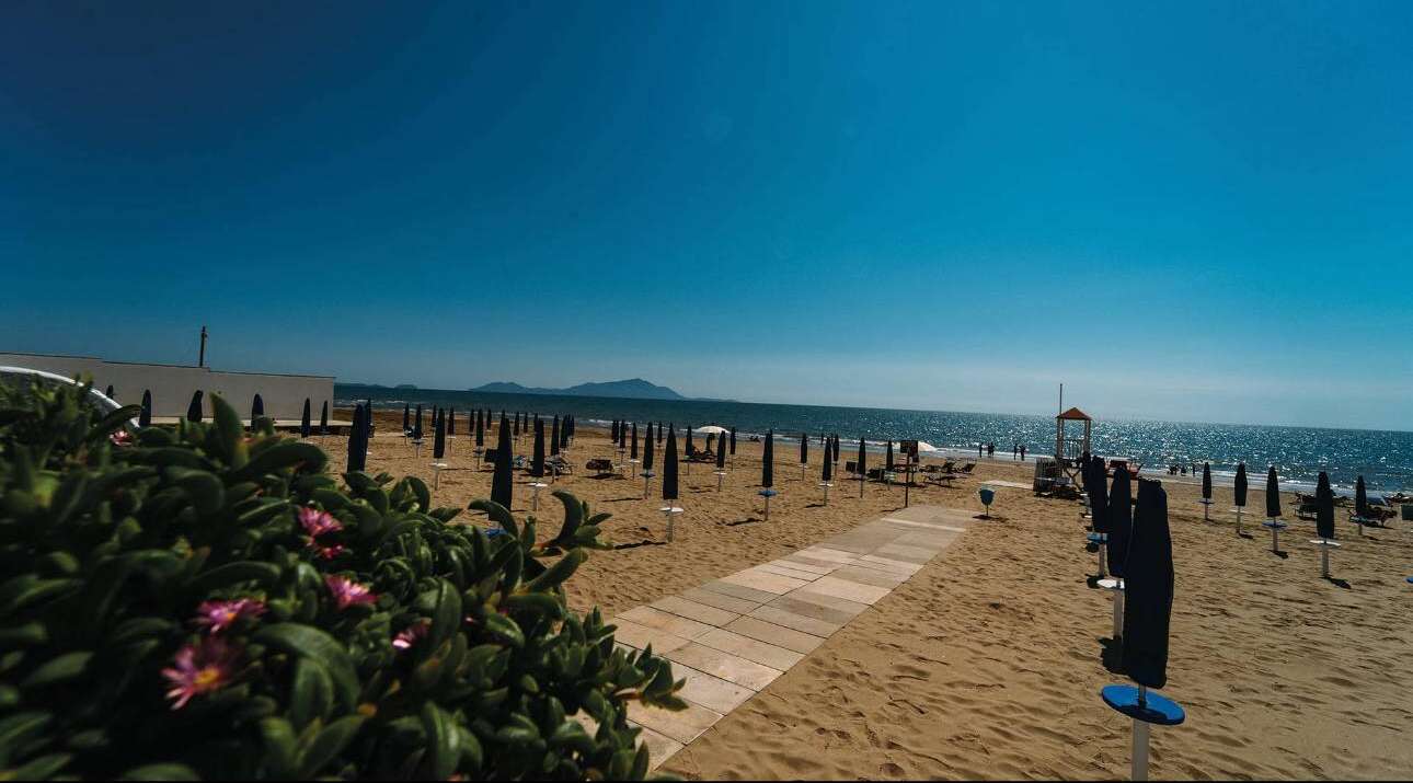 Tragedia a Varcaturo: ragazzo accoltellato al Lido Palma Rey muore in ospedale Tragedia a Varcaturo: ragazzo accoltellato al Lido Palma Rey muore in ospedale