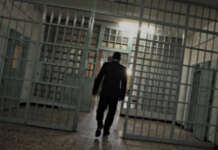 Trovato con 13 panetti di hashish e 25mila euro in contanti: il gip dispone la scarcerazione