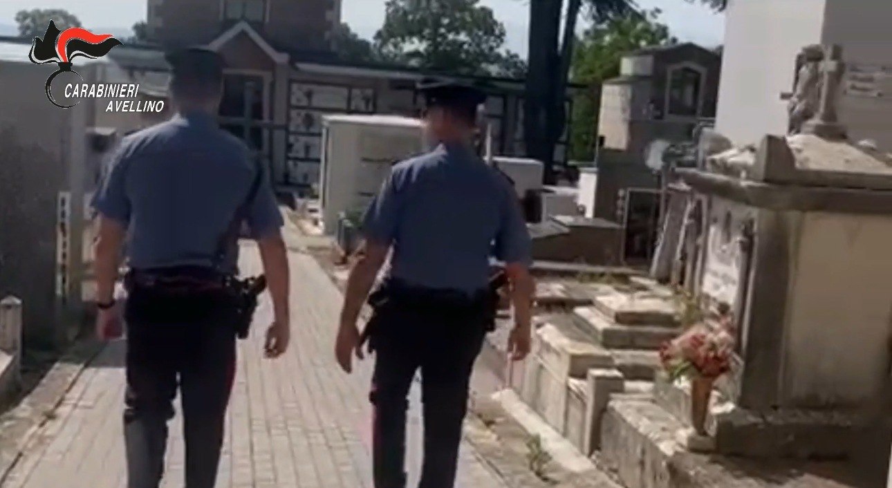 profanate tombe e chiese cimiteriali due denunciati
