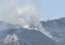 Fiamme vicine al Castello di Arechi