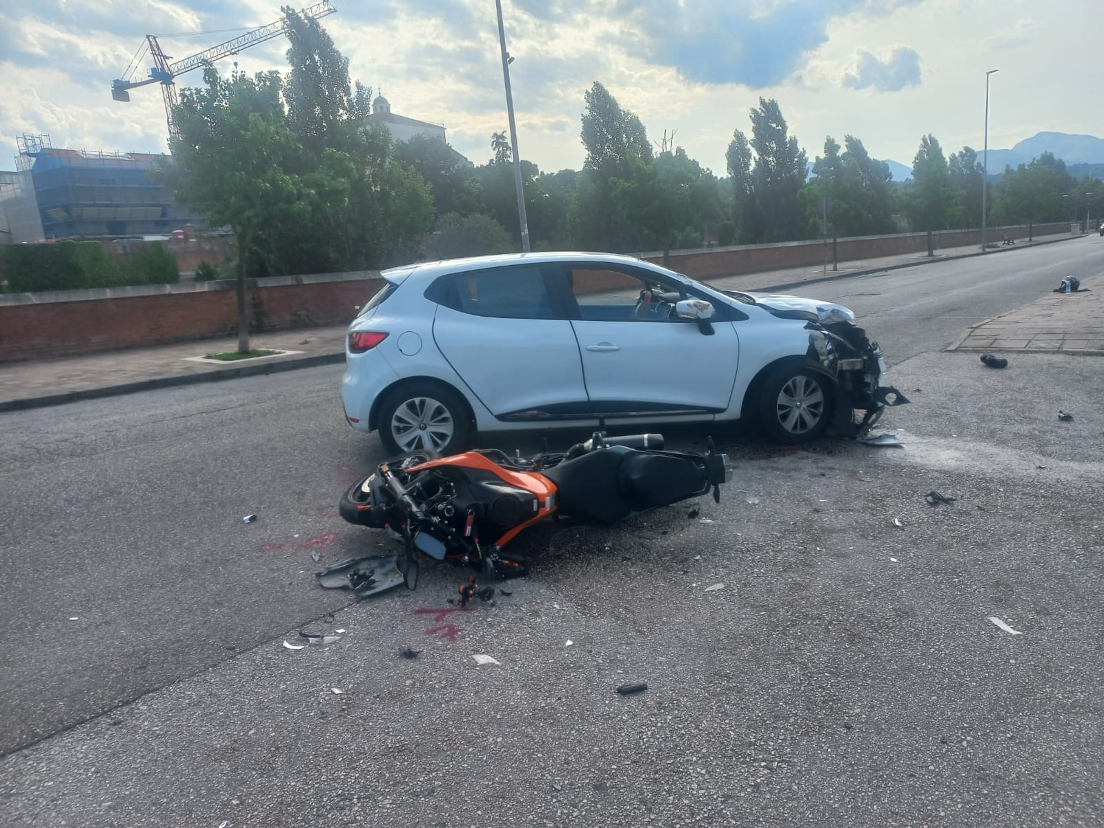 Scontro auto-moto, centauro in codice rosso al San Pio