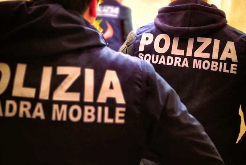 Atti sessuali con un minorenne: arrestato dalla Polizia Atti sessuali con un minorenne: arrestato dalla Polizia