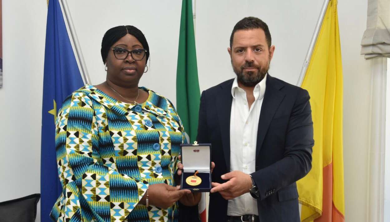 Il consigliere Gennaro Demetrio Paipais incontra l’ambasciatrice della Costa D’Avorio, Nogozene Bakayoko Il consigliere Gennaro Demetrio Paipais incontra l’ambasciatrice della Costa D’Avorio, Nogozene Bakayoko