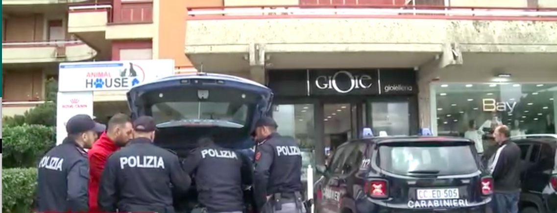 armati tentano rapina aggravata in gioielleria due arresti