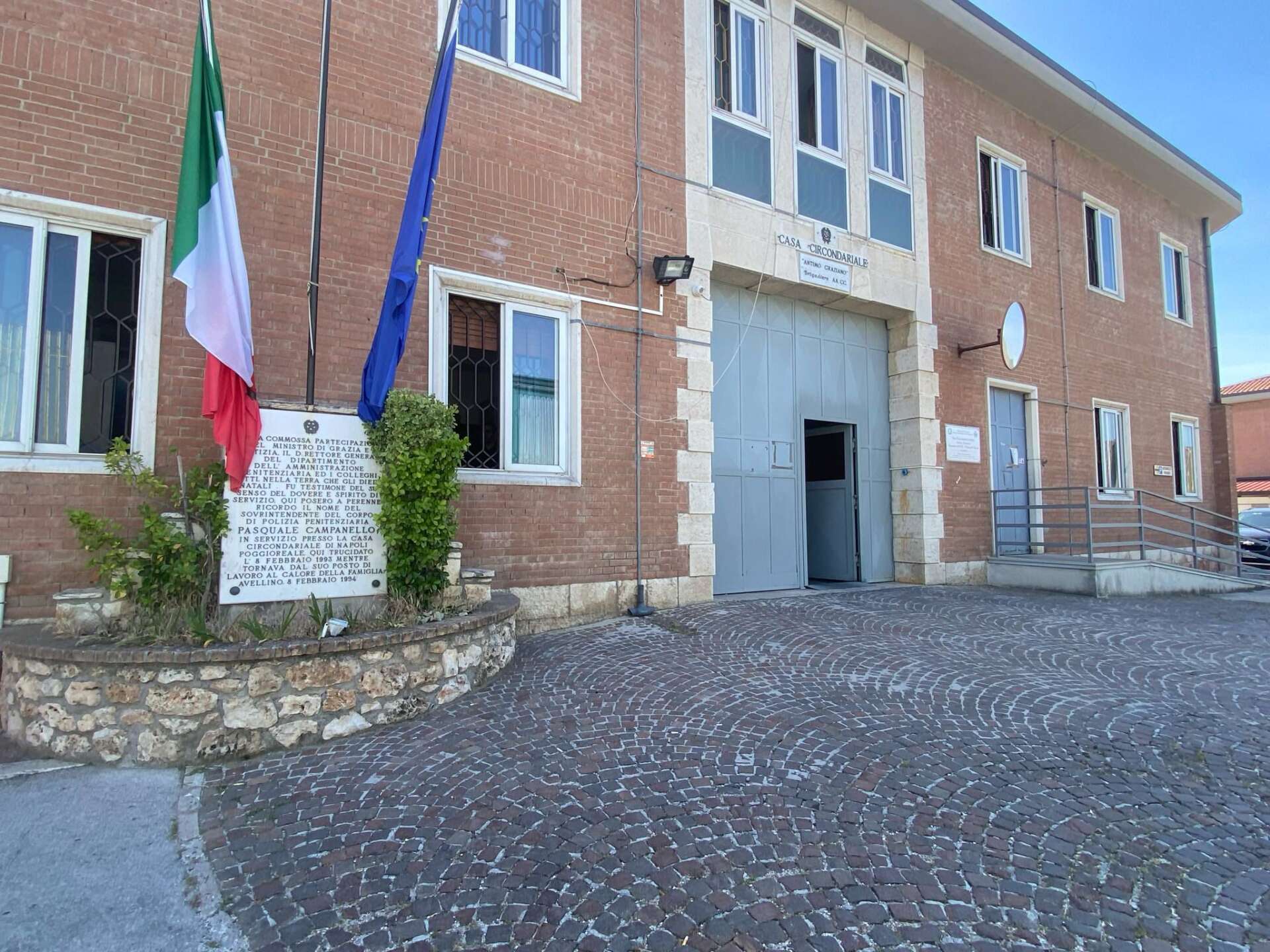 Nuovi disordini al carcere di Avellino: detenuto ferito, agenti in ospedale Nuovi disordini al carcere di Avellino: detenuto ferito, agenti in ospedale