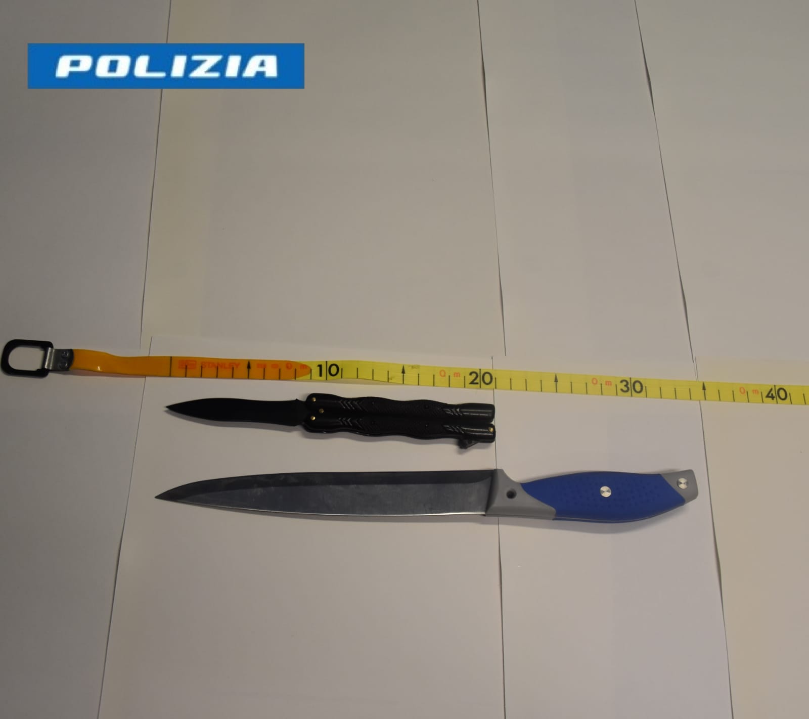 minorenni in giro armati di coltelli denunciati dalla polizia