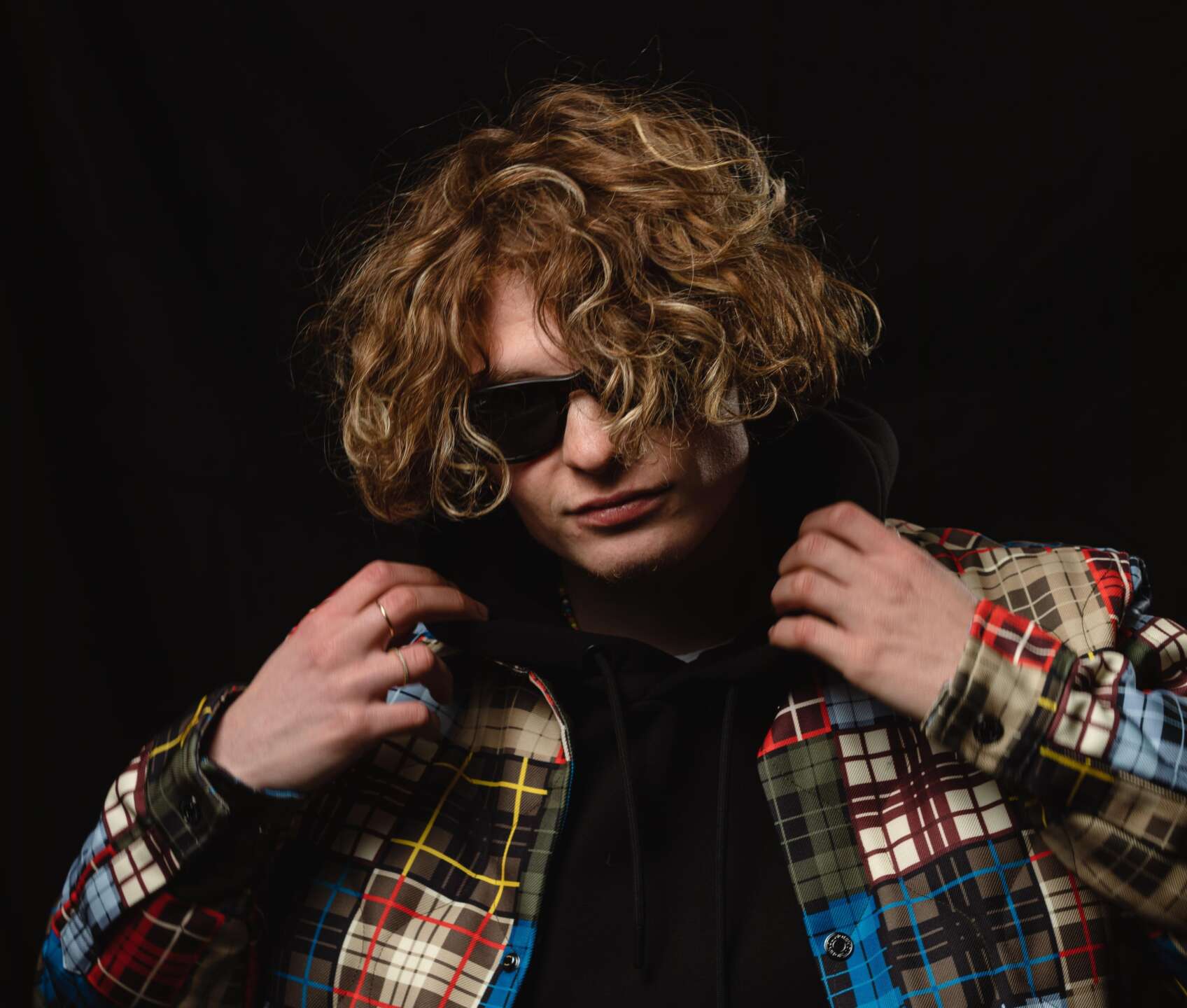 il rapper yung snapp con l animazione qué pasa apre il telesia for peoples 2025