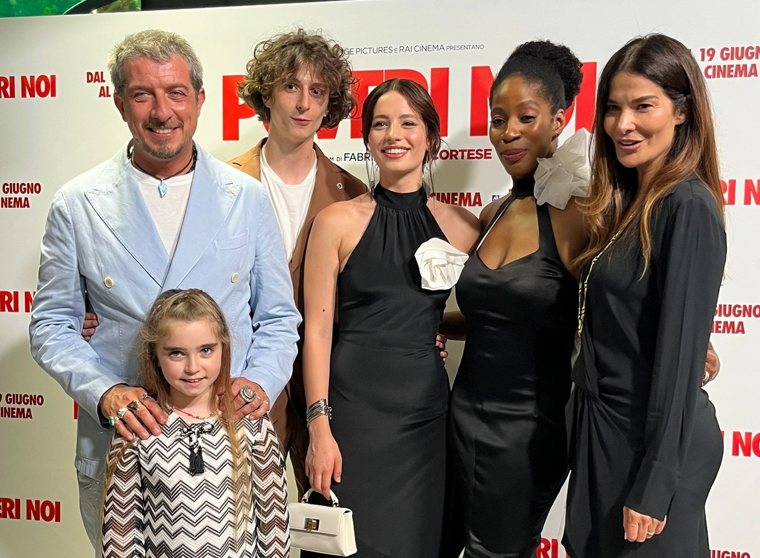8216poveri noi8217 esce in sala la commedia con ruffini memphis cucinotta e la piccola maria