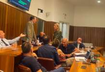 Festiani sotto sui Prius: in 12 (Nargi compresa) bocciano la pratica