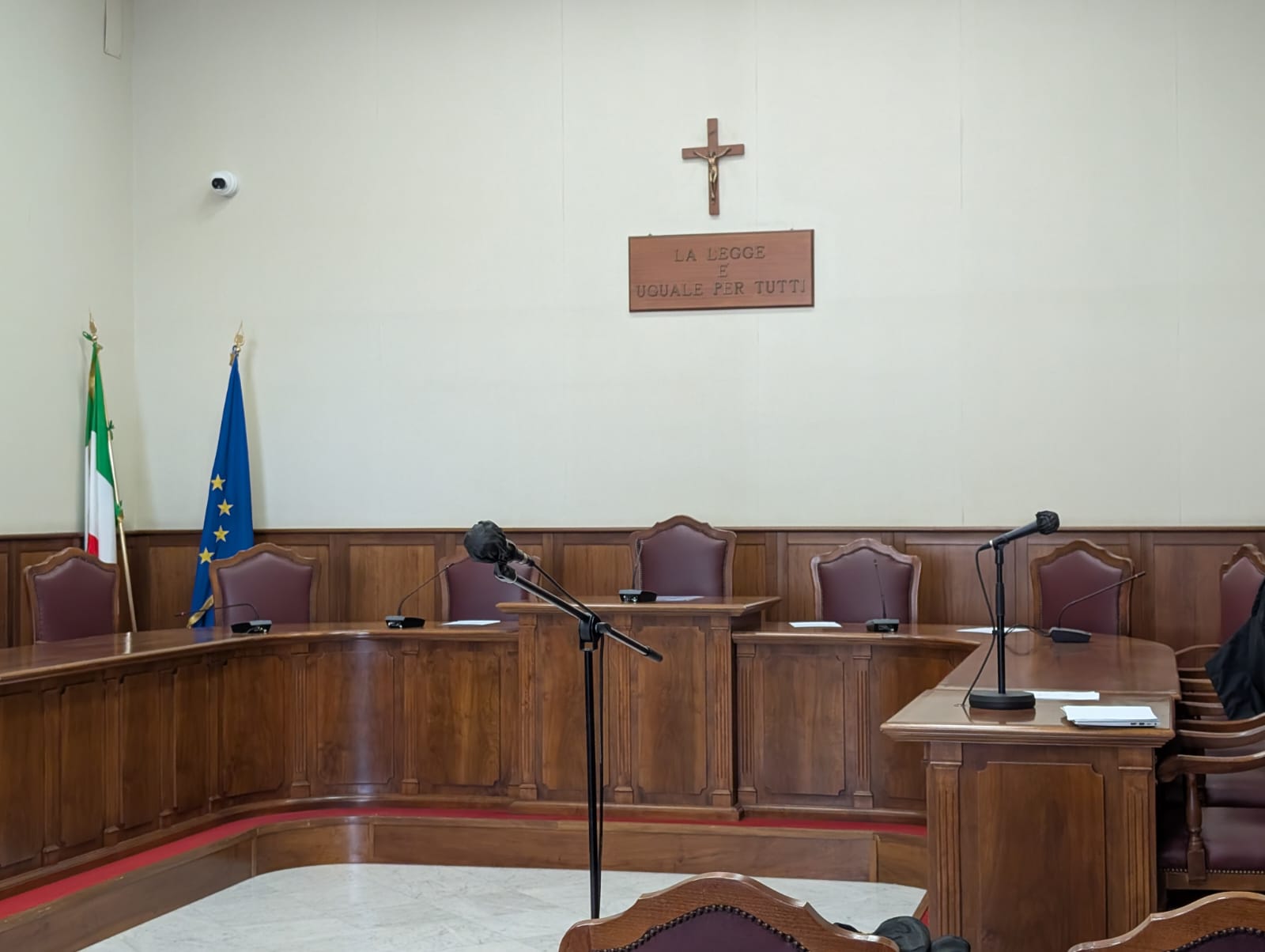 Compensi d’oro a portaborse consiglio regionale, processo rinviato coi dubbi sulla ‘Salva Campania’ Compensi d’oro a portaborse consiglio regionale, processo rinviato coi dubbi sulla ‘Salva Campania’