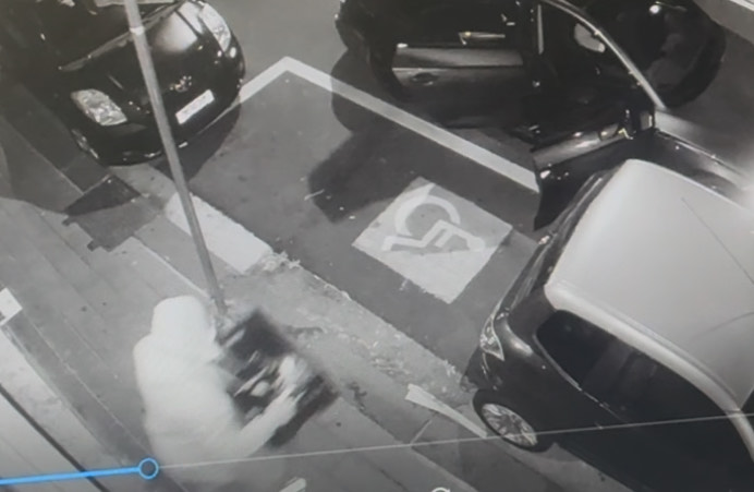 VIDEO/ Furto in gioielleria, quattro minuti per un raid prezioso