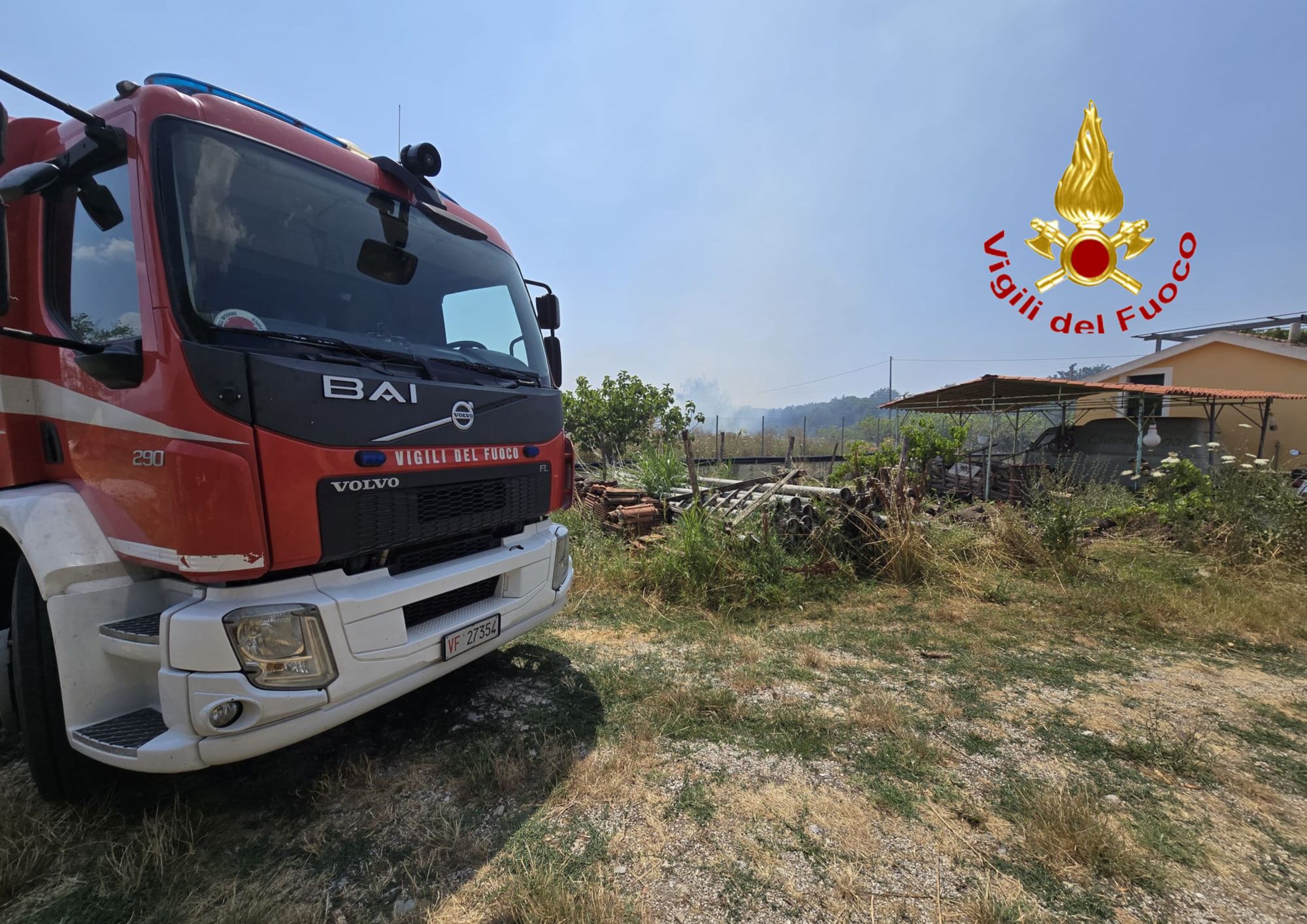 serre maxi incendio lambisce alloggi militari