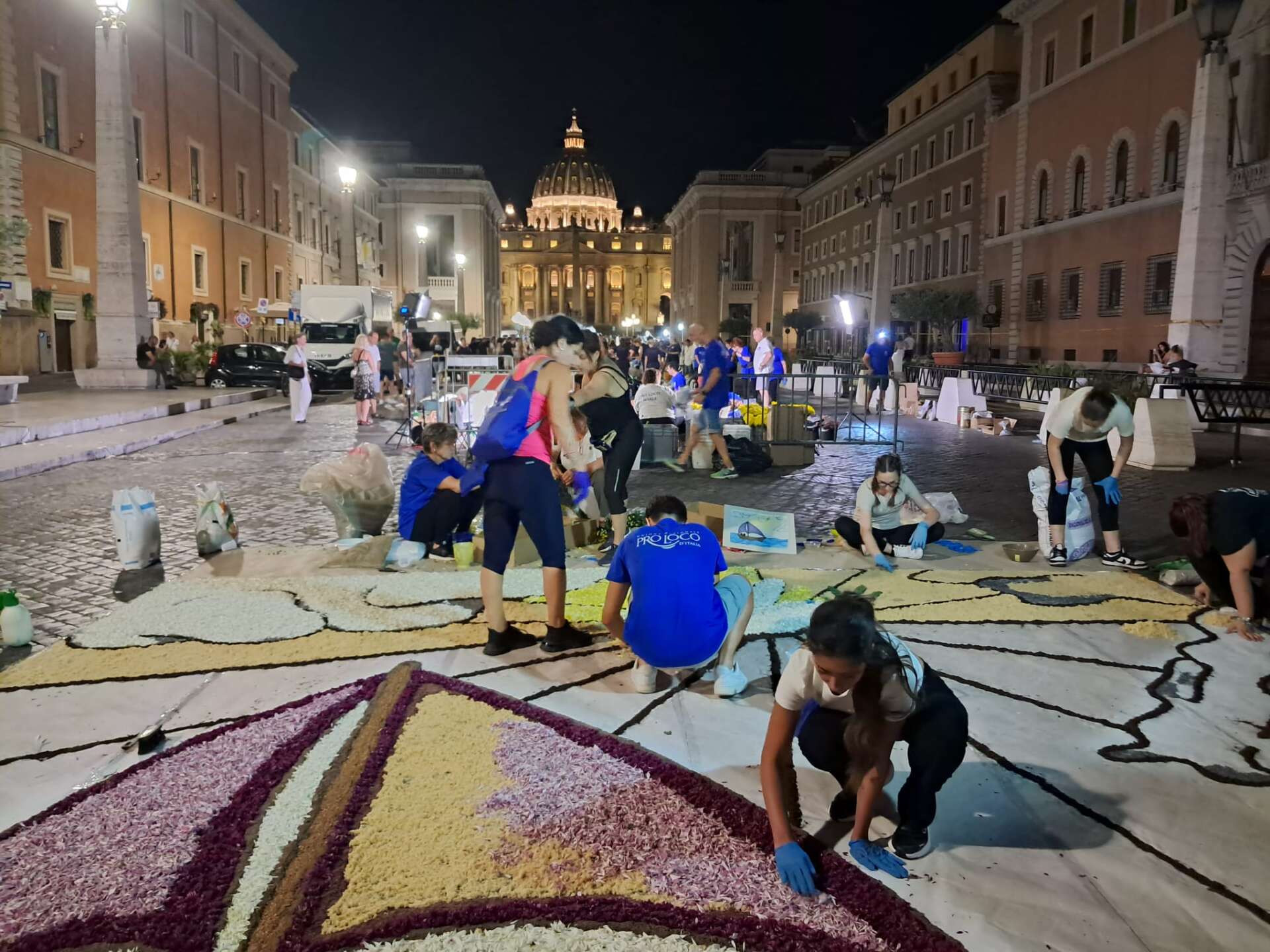 il profumo di paduli a san pietro gli infioratori di nuovo protagonisti a roma