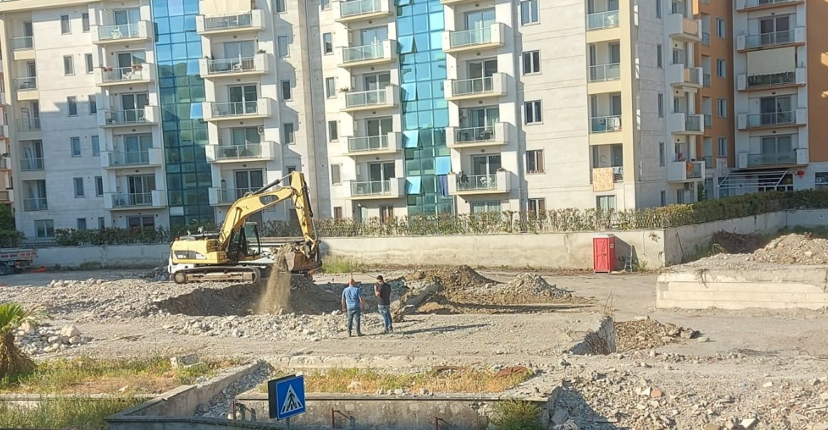 FOTO/ Scuola ‘Torre Sala’, ripartono i lavori: ruspe di nuovo in azione FOTO/ Scuola ‘Torre Sala’, ripartono i lavori: ruspe di nuovo in azione