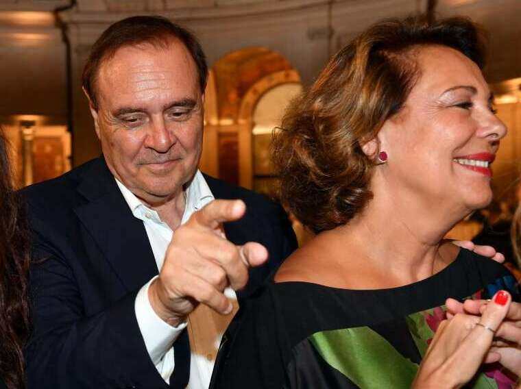 Clemente e Sandra, mezzo secolo insieme: le telecamere Rai alle nozze d’oro dei Mastella Clemente e Sandra, mezzo secolo insieme: le telecamere Rai alle nozze d’oro dei Mastella