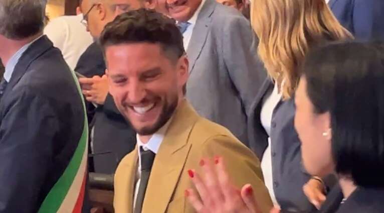 Mertens cittadino di Napoli, “Questa è la mia casa” Mertens cittadino di Napoli, “Questa è la mia casa”