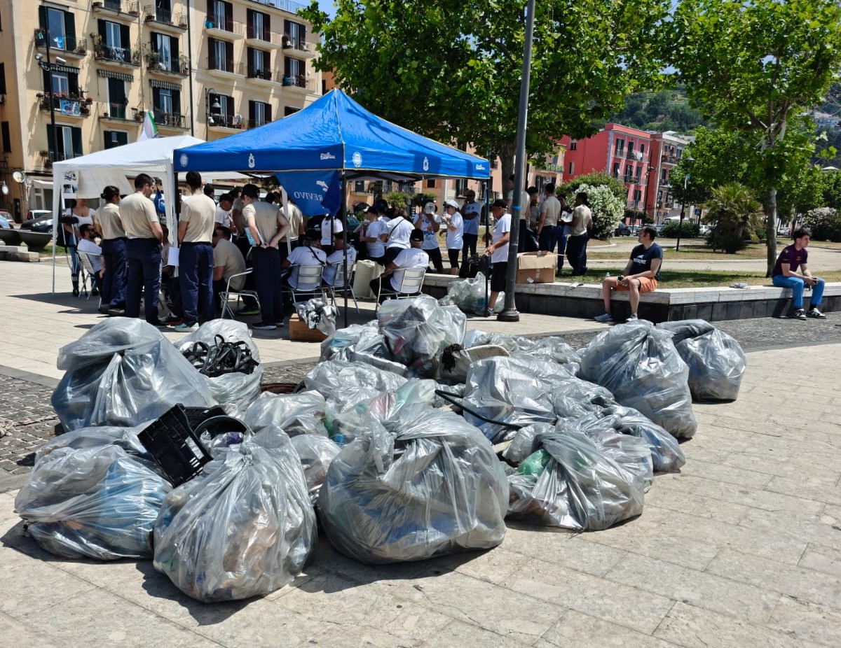 campania oltre 450 chili di plastica e rifiuti rimossi grazie alle iniziative plastic free