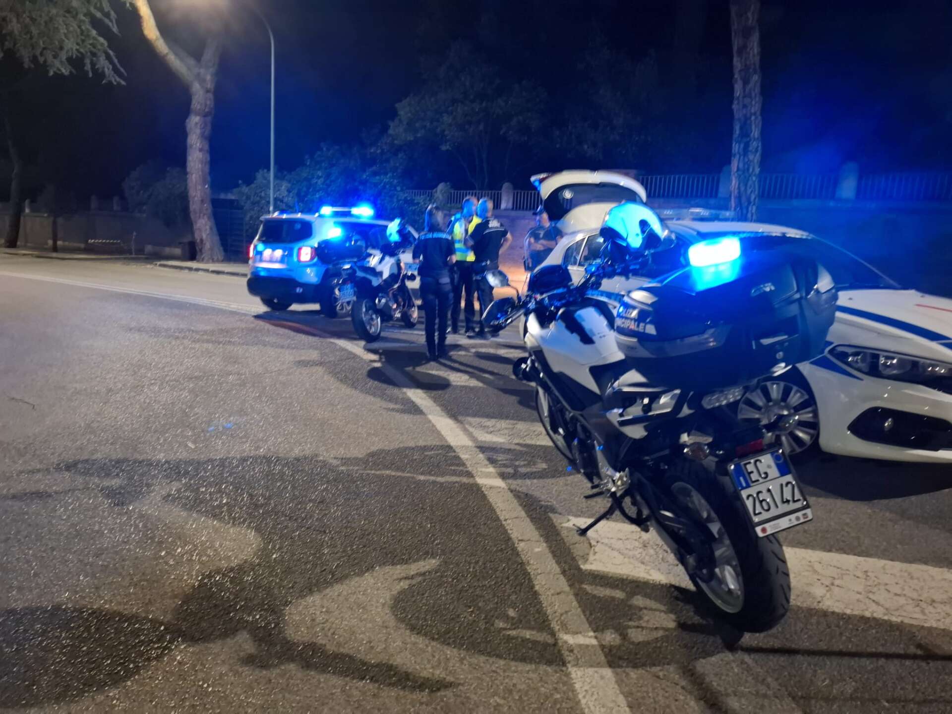 Mostra il dito medio alla Municipale durante un controllo: denunciato Mostra il dito medio alla Municipale durante un controllo: denunciato
