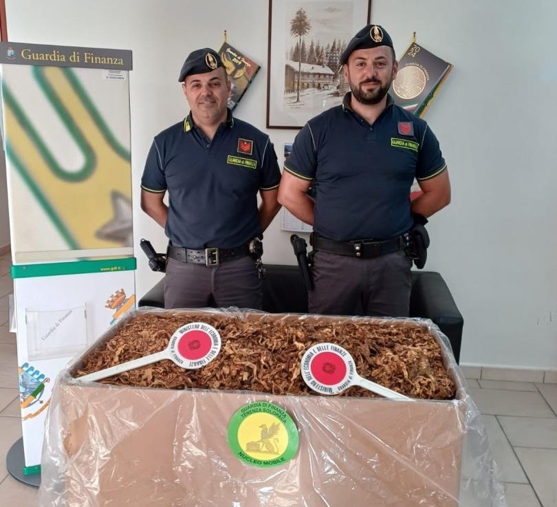 lotta al contrabbando sequestrati 154kg di tabacco denunciati i due responsabili