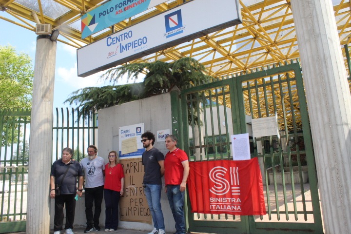 Centro per l’Impiego chiuso da sei mesi: scatta la protesta di Sinistra Italiana Centro per l’Impiego chiuso da sei mesi: scatta la protesta di Sinistra Italiana