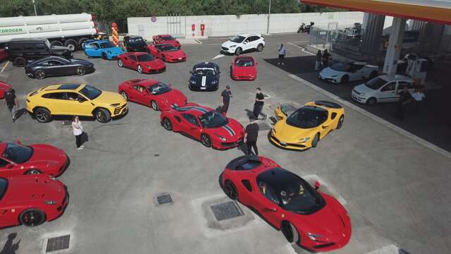 motori che passione successo per il pit stop con rombo delle supercar ferrari e lamborghini