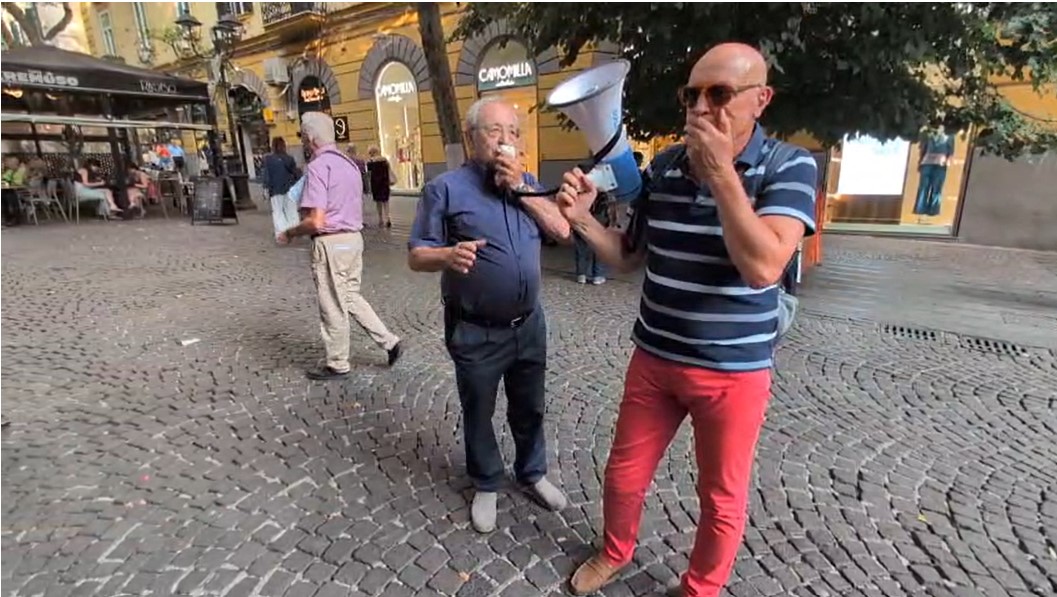 Vomero, protesta in strada contro l’invasione di dehors: “Isole pedonali nel caos” Vomero, protesta in strada contro l’invasione di dehors: “Isole pedonali nel caos”