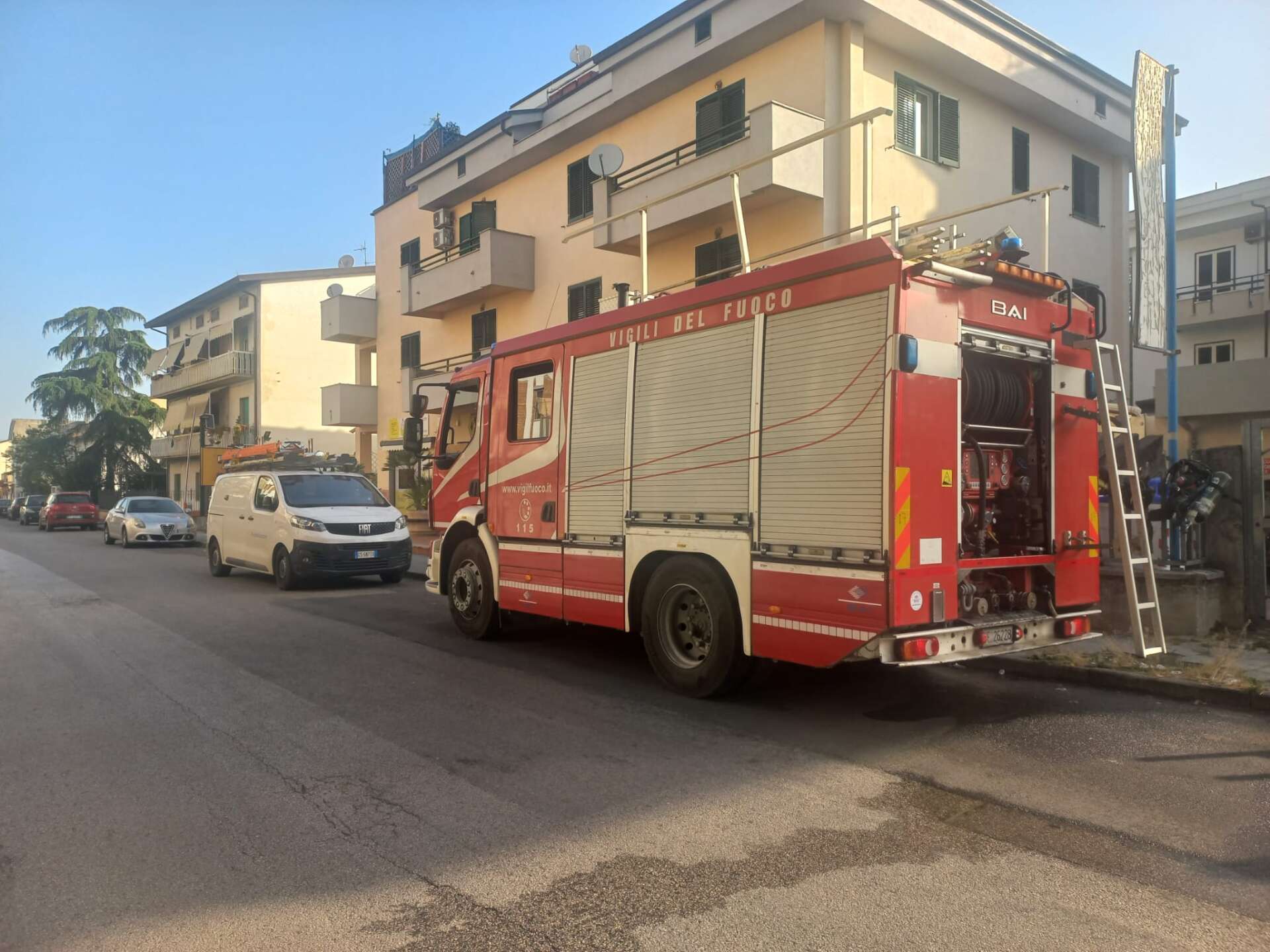 Fumo da una cabina elettrica al rione Libertà, Vigili del Fuoco e tecnici Enel al lavoro Fumo da una cabina elettrica al rione Libertà, Vigili del Fuoco e tecnici Enel al lavoro