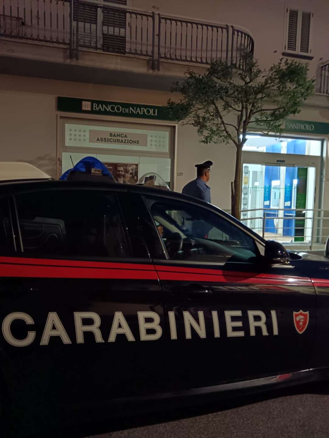 Tentato furto in banca: ladri messi in fuga dai Carabinieri Tentato furto in banca: ladri messi in fuga dai Carabinieri