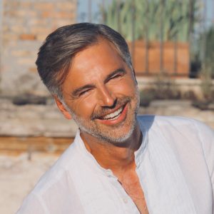Beppe Convertini nei panni di Carlo V: a Padula la rievocazione storica dell’Imperatore e la Frittata delle Mille Uova Beppe Convertini nei panni di Carlo V: a Padula la rievocazione storica dell’Imperatore e la Frittata delle Mille Uova