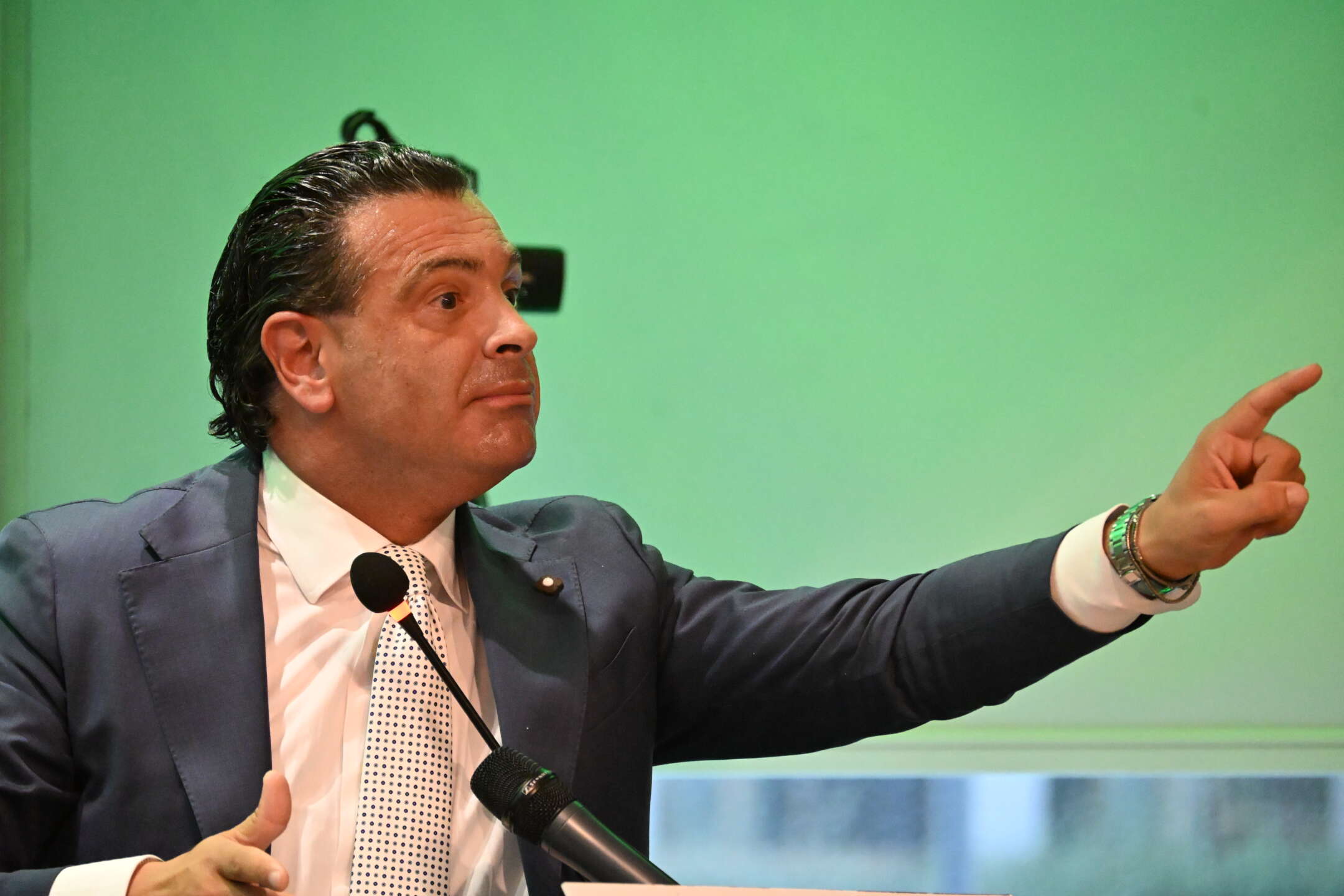 Festa: “Il re non è mai stato solo, non ci spaventa nulla. Lei oggi è solo un ex” Festa: “Il re non è mai stato solo, non ci spaventa nulla. Lei oggi è solo un ex”