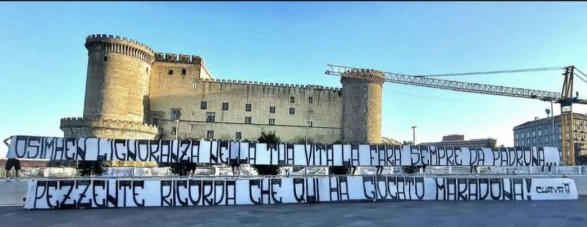 “L’ignoranza nella tua vita la fara’ sempre da padrona”: striscione durissimo contro Osimhen “L’ignoranza nella tua vita la fara’ sempre da padrona”: striscione durissimo contro Osimhen