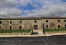 Forza la porta della Dogana Aragonese e poi si toglie la vita