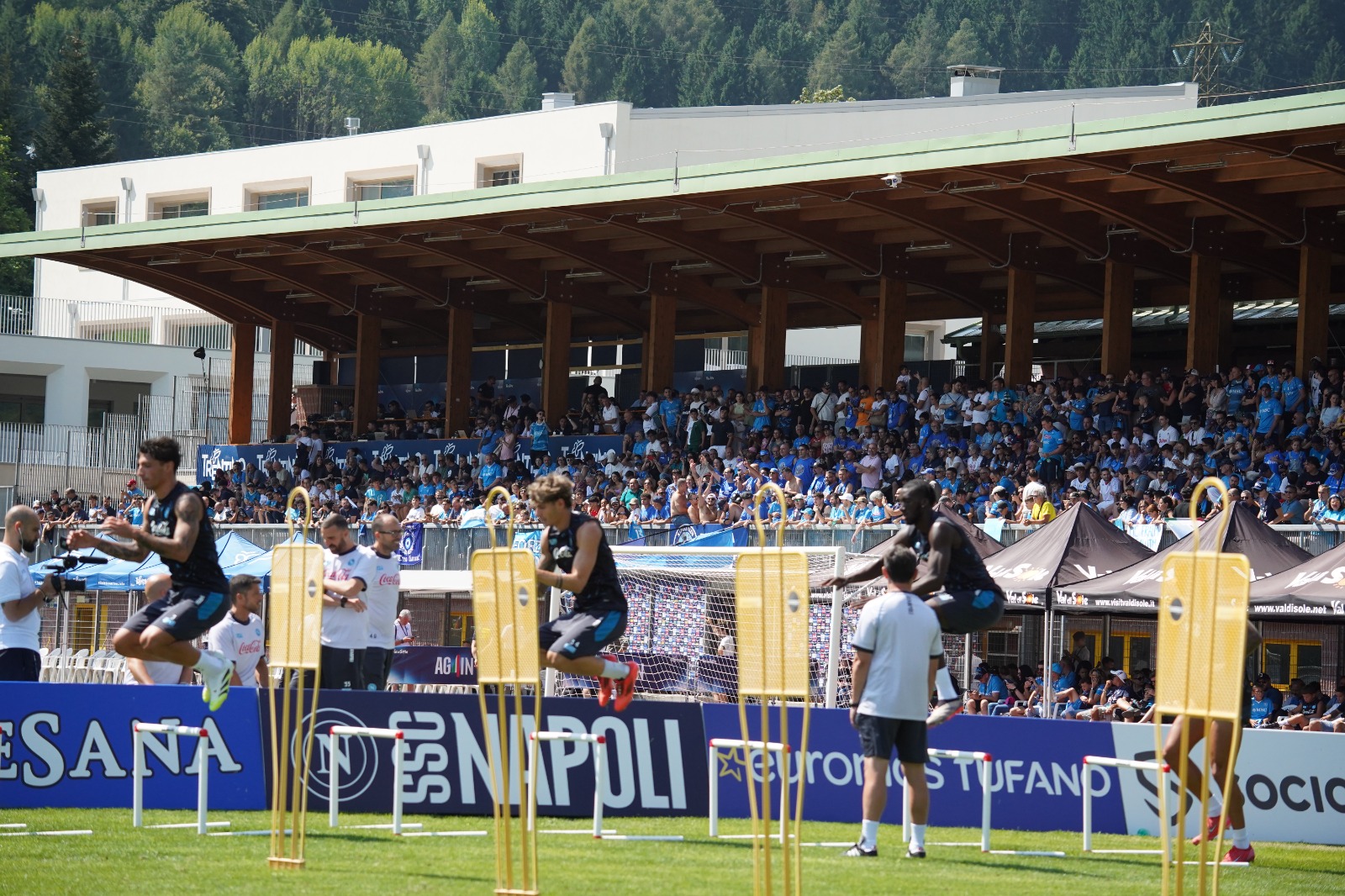 Napoli, terzo giorno di lavoro a Dimaro: intensità e concentrazione per la squadra di Conte Napoli, terzo giorno di lavoro a Dimaro: intensità e concentrazione per la squadra di Conte