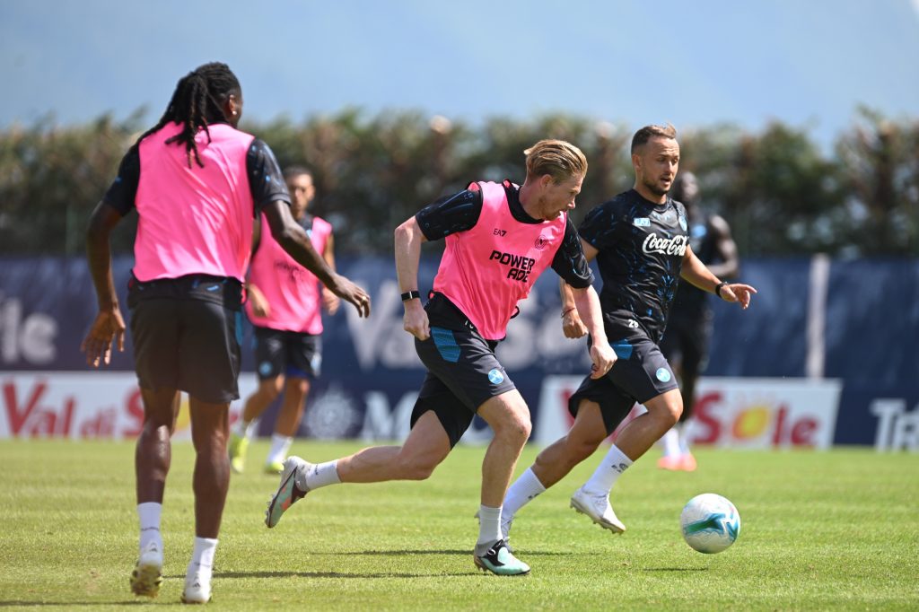 Settimo giorno a Dimaro per il Napoli: allenamento solo al mattino e pomeriggio di riposo per la squadra Settimo giorno a Dimaro per il Napoli: allenamento solo al mattino e pomeriggio di riposo per la squadra