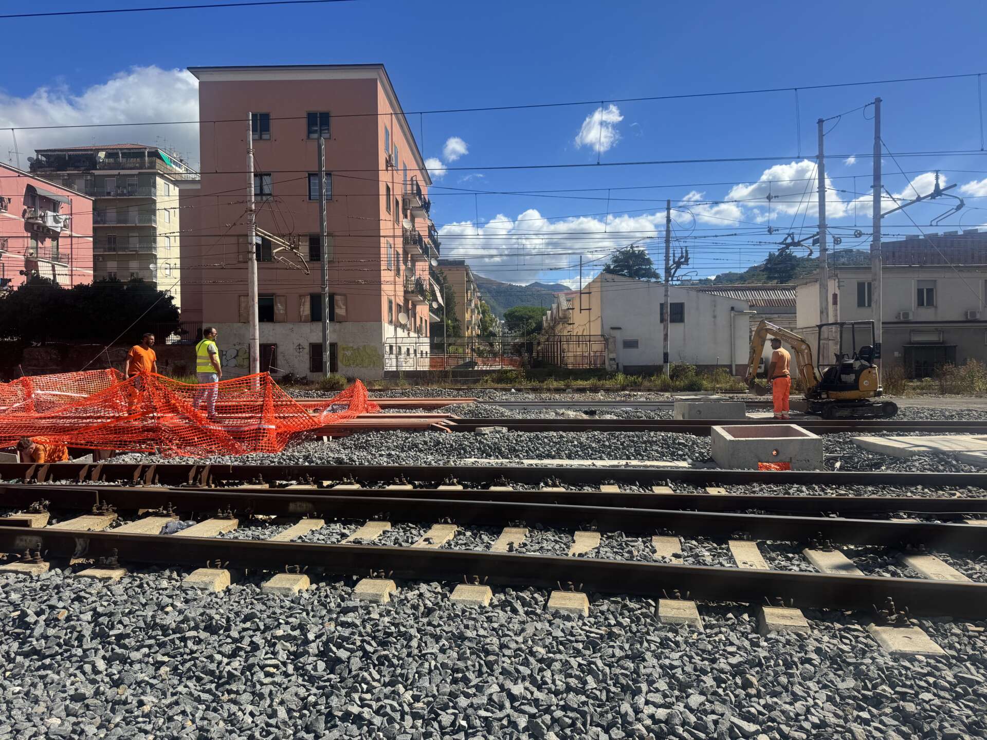 sottopasso via santi martiri si riapre in parte gioved236