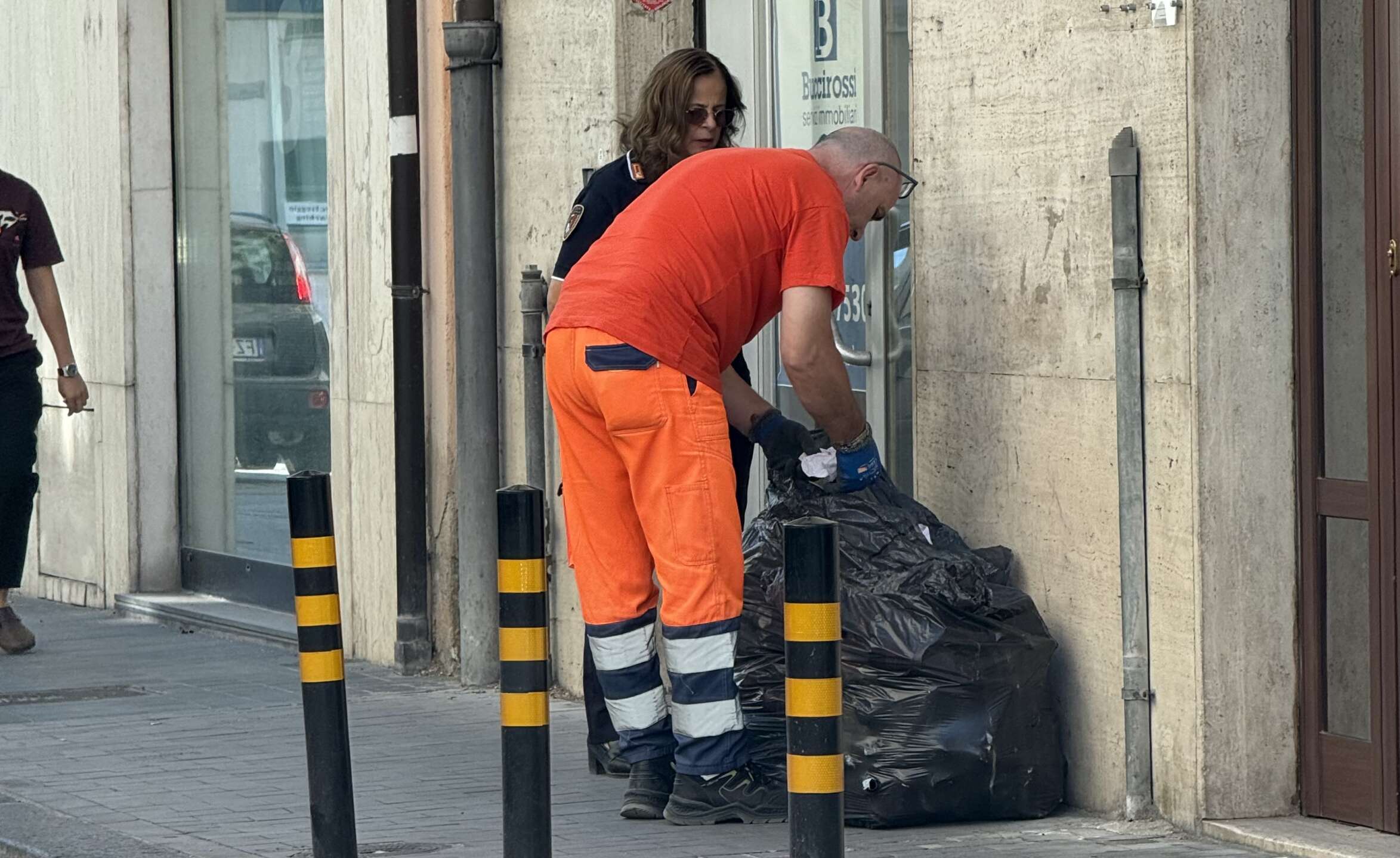 FOTO/ Stretta contro i ‘furbetti’ della raccolta differenziata: controlli in città FOTO/ Stretta contro i ‘furbetti’ della raccolta differenziata: controlli in città
