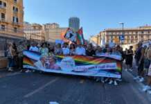 Napoli Pride, partito il corteo da piazza Municipio