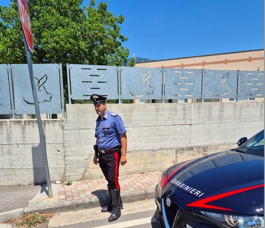 Ciclista investito da un veicolo: indagano i Carabinieri