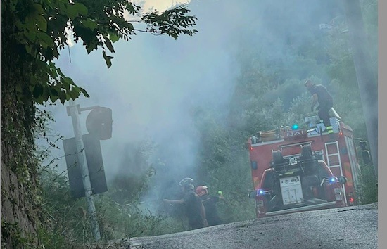 Sterpaglie scatenano incendio: avviso urgente del Sindaco Sterpaglie scatenano incendio: avviso urgente del Sindaco