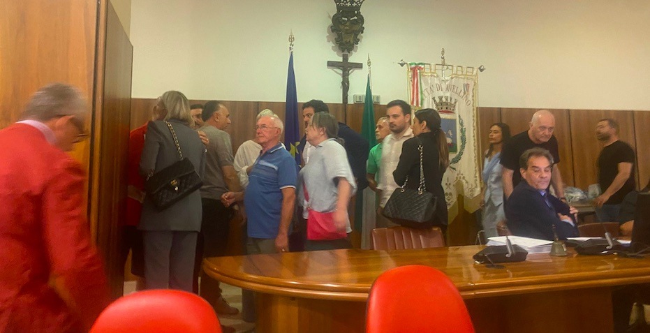 Laura Nargi esce di scena tra gli applausi, ma “brinda” Festa