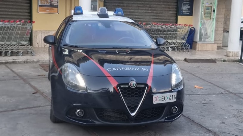 Tentato furto al supermercato: caccia a 4 malviventi Tentato furto al supermercato: caccia a 4 malviventi