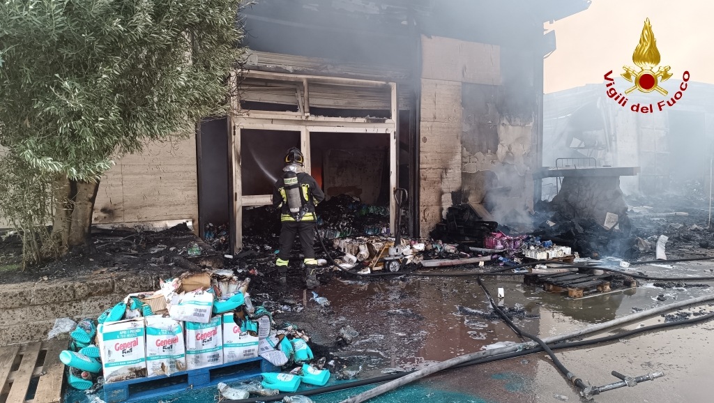 incendio a monteforte irpino i primi dati arpa