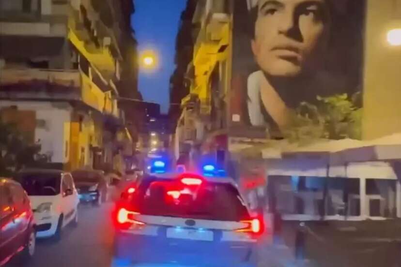 Blitz anticamorra della Polizia a Napoli, 25 misure cautelari Blitz anticamorra della Polizia a Napoli, 25 misure cautelari