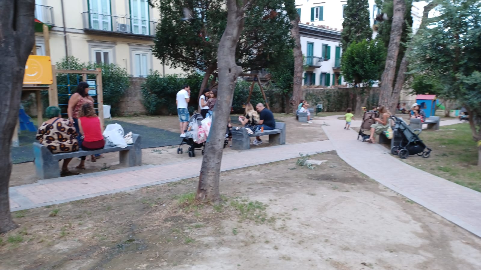video al centro storico 232 un caso la protesta dei genitori per i giardini di santa chiara
