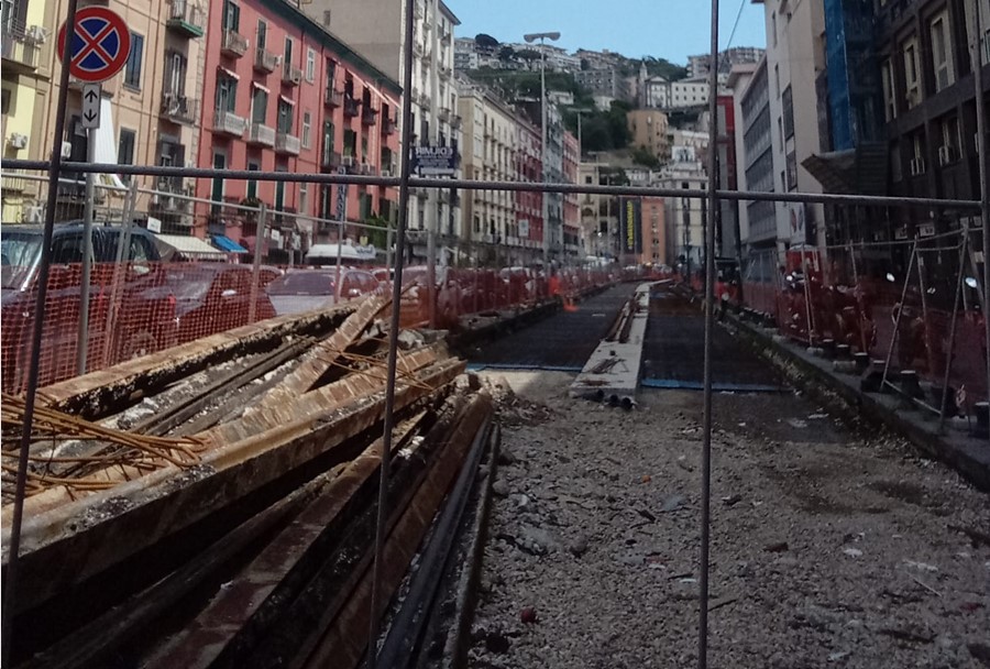 Napoli, il nuovo cantiere fa esplodere il malumore in via Giordano Bruno Napoli, il nuovo cantiere fa esplodere il malumore in via Giordano Bruno