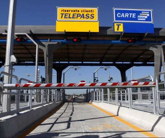 Protesta autotrasportatori, sull’A1 chiuso il nodo con A30 Caserta-Salerno Casello