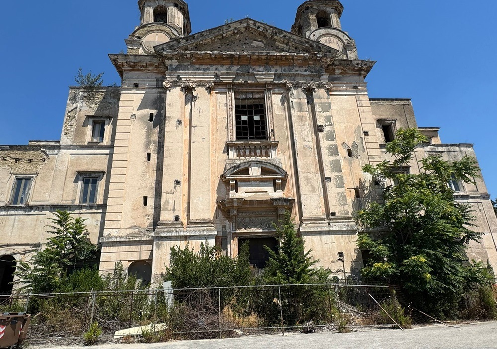 Napoli, Sos antica chiesa Santa Maria del Pianto: “Ancora calcinacci giù, intervenire per rischio crollo” Napoli, Sos antica chiesa Santa Maria del Pianto: “Ancora calcinacci giù, intervenire per rischio crollo”