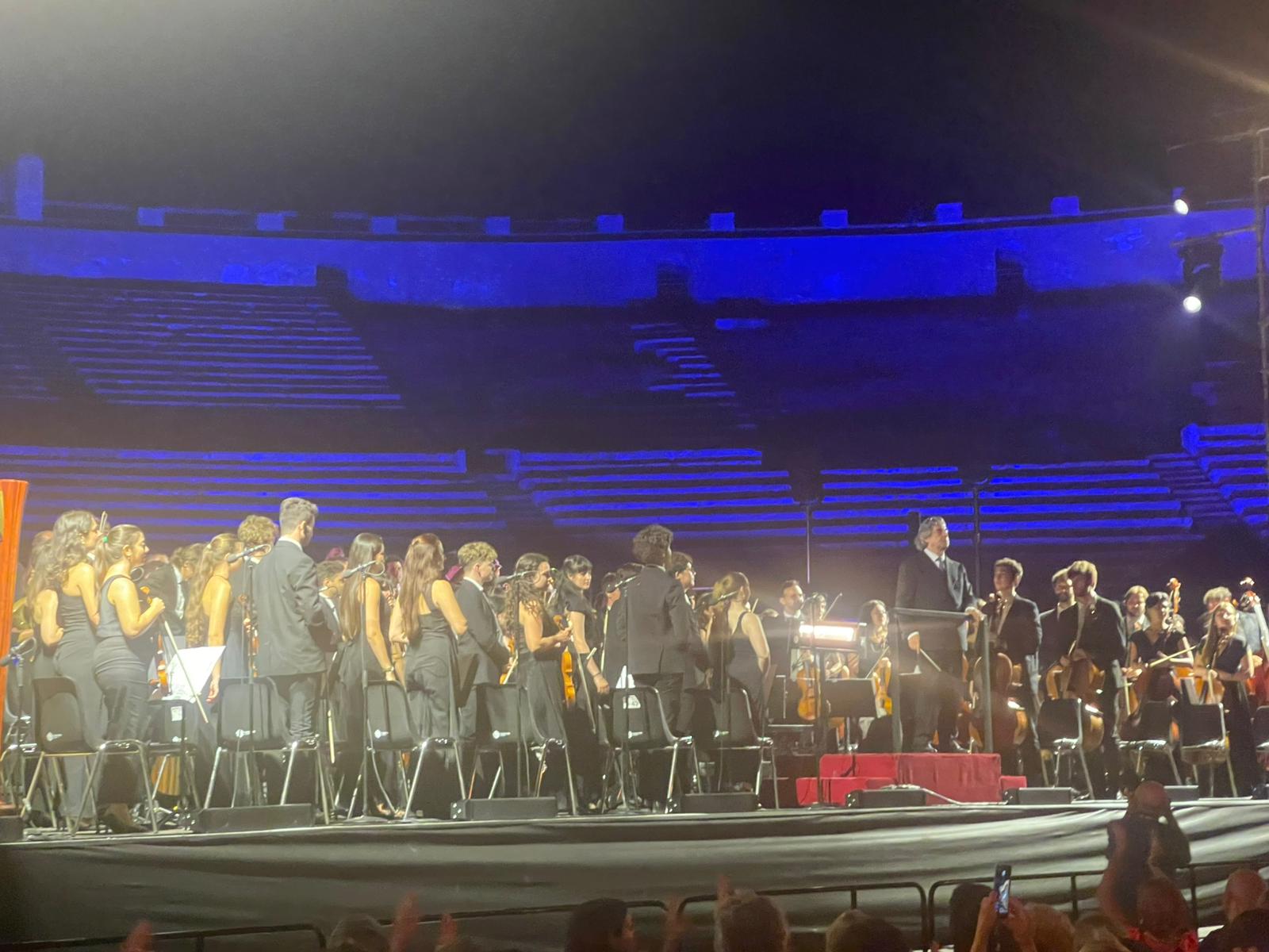 video riccardo muti incanta pompei magia e musica nell8217anfiteatro degli scavi con l8217orchestra giovanile 8216luigi cherubini8217