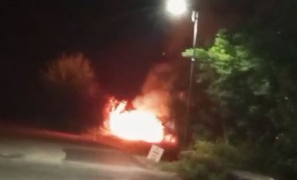 Apice, campo di grano in fiamme
